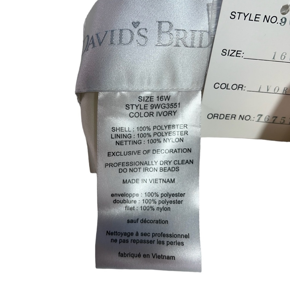 NWT David’s Bridal Ivory Satin V-N Wedding Gown Floral Appliqué on Side Size 16W - Picture 8 of 15